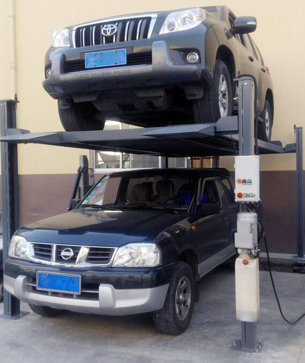 立體停車庫03四柱簡易升降機械立體停車安裝效果.jpg